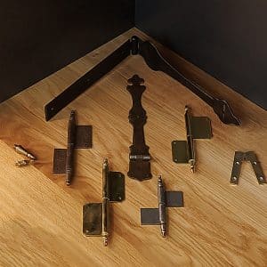 Bänder und Scharniere