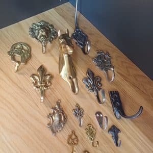 Kleider und Wandhaken