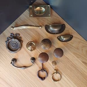 Griffe und Knöpfe